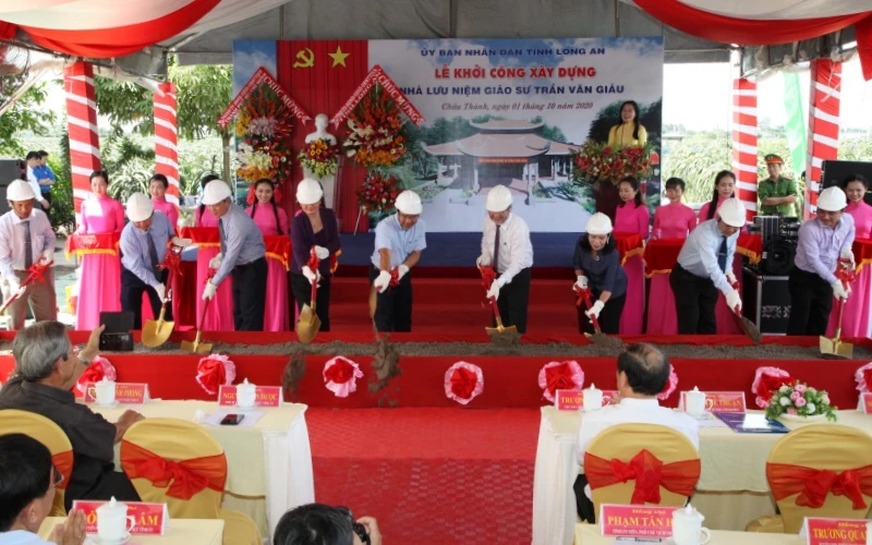 Khởi công xây dựng nhà Lưu niệm Giáo sư Trần Văn Giàu tại xã An Lục Long, huyện Châu Thành, tỉnh Long An. 