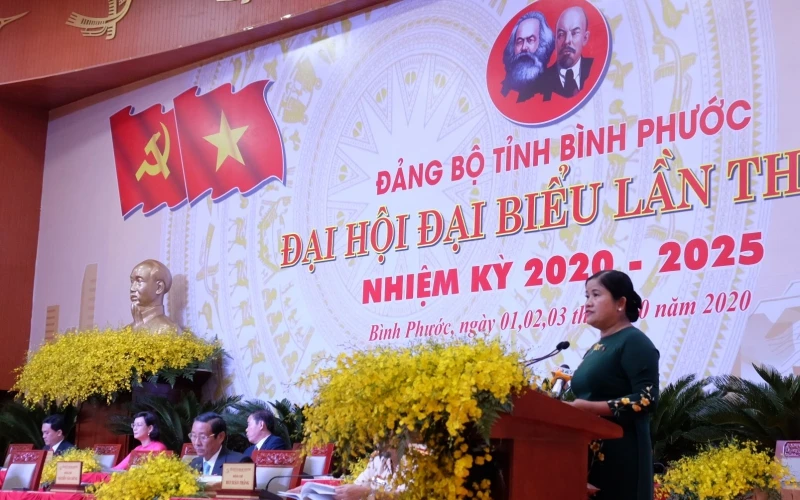 Đồng chí Trần Tuệ Hiền, Phó Bí thư Tỉnh ủy, Chủ tịch UBND tỉnh Bình Phước đọc Nghị quyết Đại hội Đảng bộ tỉnh Bình Phước lần thứ 11, nhiệm kỳ 2020-2025.