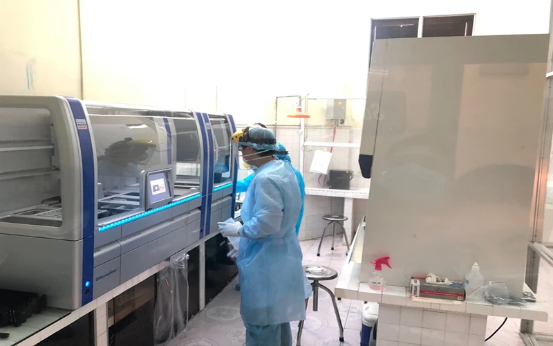 Xét nghiệm SARS-CoV-2 trên hệ thống RT - Realtime PCR của Trung tâm Y tế dự phòng Hải Phòng.