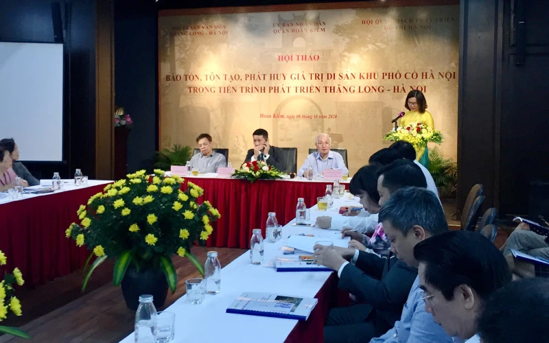 Các đại biểu thảo luận về những biện pháp bảo tồn, phát huy giá trị phố cổ Hà Nội