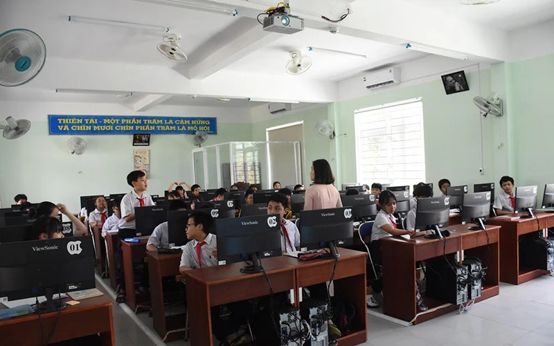 Giờ học môn Tin học của học sinh Trường THCS Tây Sơn (quận Hải Châu, TP Đà Nẵng).
