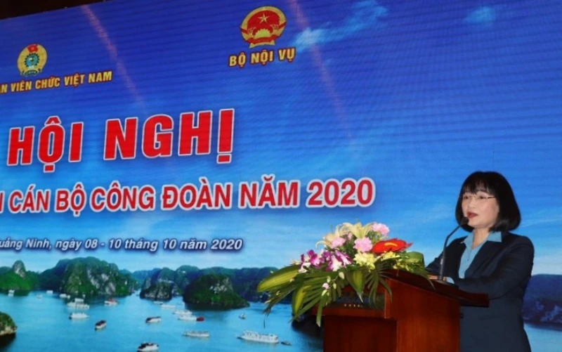 Đồng chí Nguyễn Giang Tuệ Minh, Phó Chủ tịch Thường trực Công đoàn Viên chức Việt Nam phát biểu khai mạc Hội nghị.