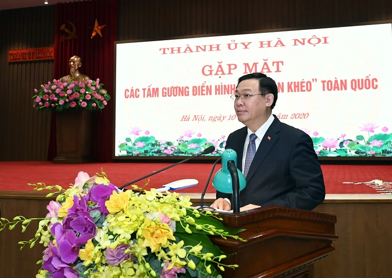 Đồng chí Vương Đình Huệ, Ủy viên Bộ Chính trị, Bí thư Thành ủy Hà Nội phát biểu ý kiến tại buổi gặp mặt.