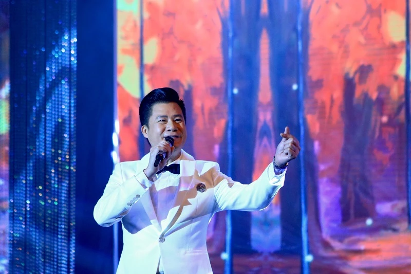 Quang Dũng hội ngộ khán giả thủ đô trong đêm nhạc “Mùa thu cho em”