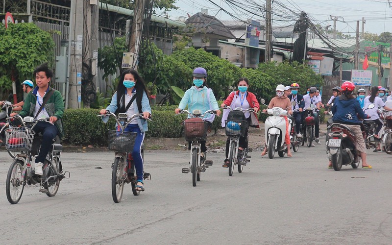 Hình ảnh xe đạp xe máy: Xe đạp xe máy là những phương tiện phổ biến tại Việt Nam. Hãy xem hình ảnh để chiêm ngưỡng những chiếc xe đẹp và độc đáo, cùng khám phá cuộc sống đô thị sôi động của người Việt Nam.