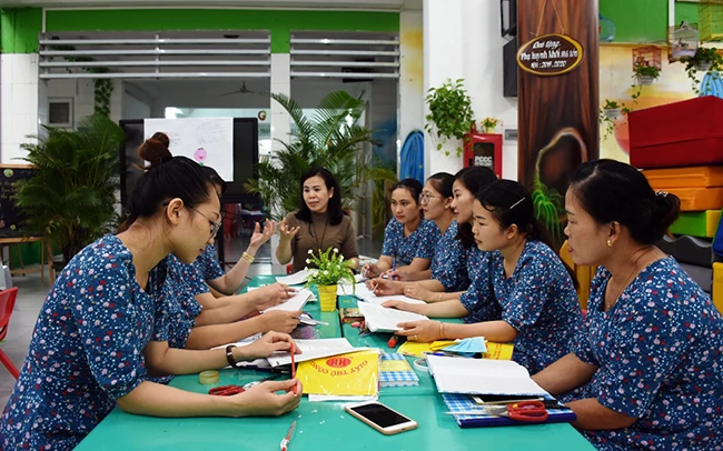 Buổi học nghiệp vụ sư phạm của giáo viên Trường mầm non Bình Minh (quận Hải Châu, TP Đà Nẵng).