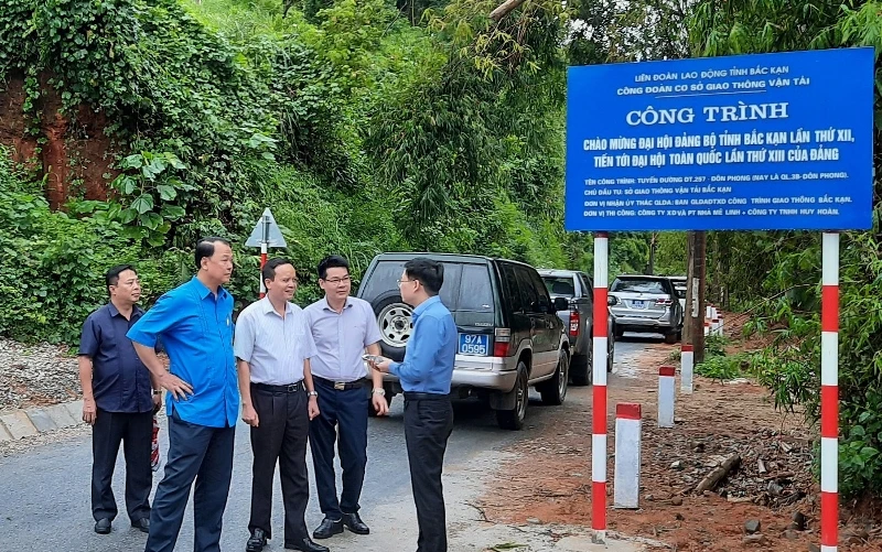 Dự án đường đáp ứng mong mỏi hơn 10 năm nay của người dân xã Đôn Phong.