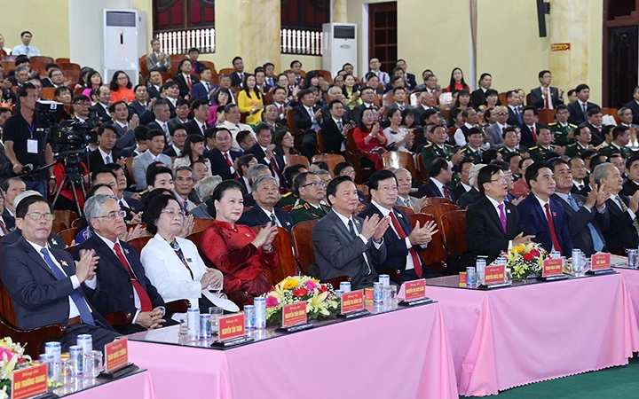 Chủ tịch Quốc hội Nguyễn Thị Kim Ngân và các đại biểu dự Đại hội Đảng bộ tỉnh Khánh Hòa. Ảnh: TRỌNG ĐỨC (TTXVN)