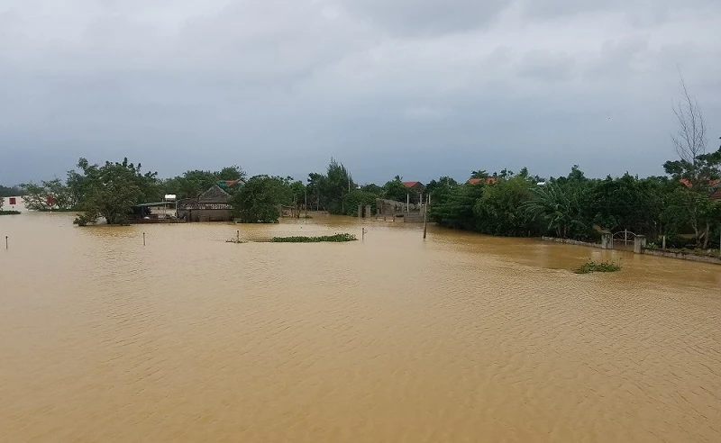 Mưa lũ gây ngập lụt nghiêm trọng tại các tỉnh miền trung. 