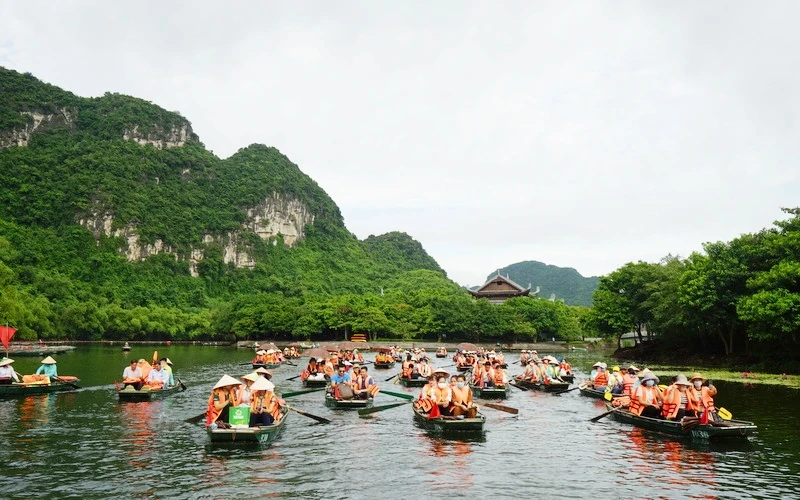 Khảo sát tuyến du lịch mới ở Di sản văn hóa và thiên nhiên thế giới Tràng An (Ninh Bình).