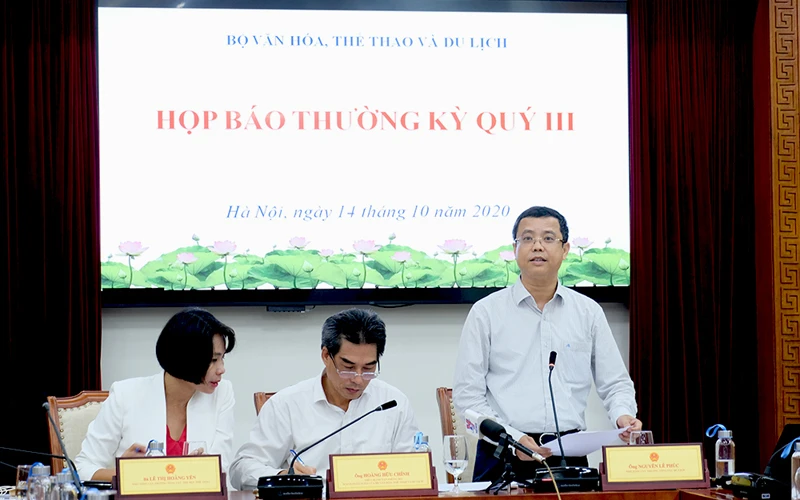 Phó Tổng cục trưởng TCDL Nguyễn Lê Phúc thông tin tại cuộc họp báo. (Ảnh" TCDL) 