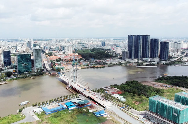 Cơ sở hạ tầng kỹ thuật của TP Hồ Chí Minh được đầu tư ngày càng hiện đại.