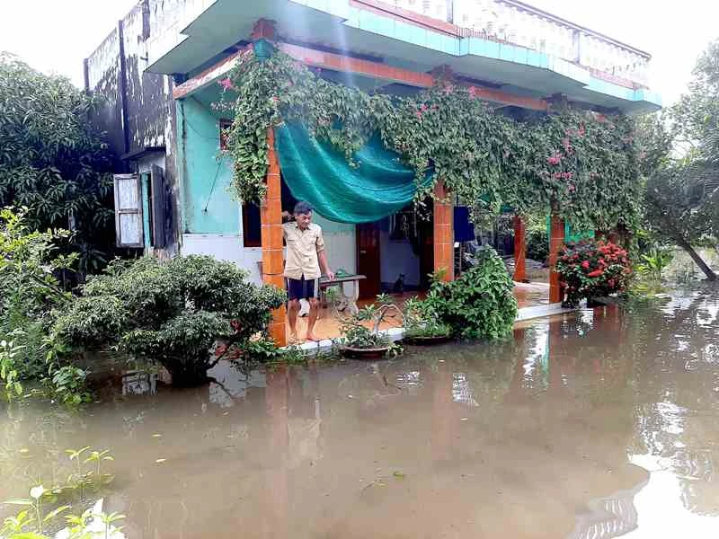 Nước ngập lênh láng trên địa bàn xã Khánh Hải (huyện Trần Văn Thời, Cà Mau).
