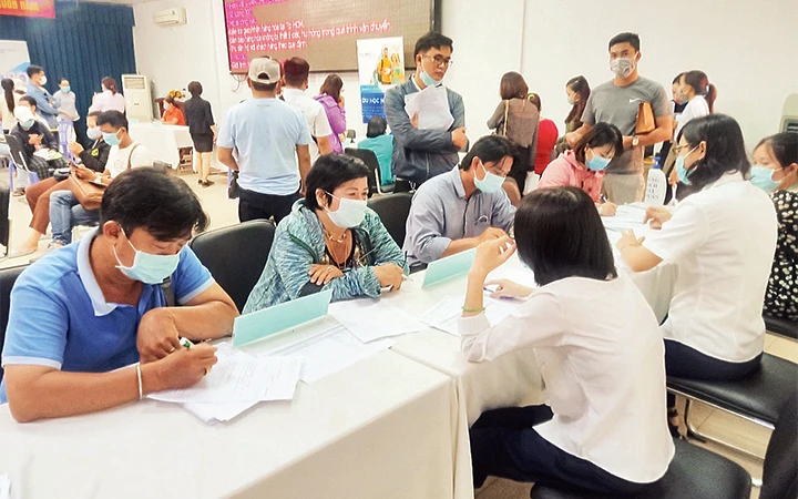 Một sàn giao dịch việc làm do Trung tâm Dịch vụ việc làm TP Hồ Chí Minh tổ chức trong tháng 9-2020. 