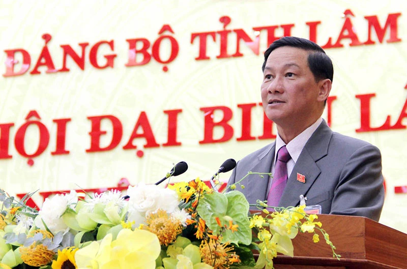 Đồng chí Trần Đức Quận phát biểu tại Đại hội đại biểu Đảng bộ tỉnh Lâm Đồng lần thứ 11.