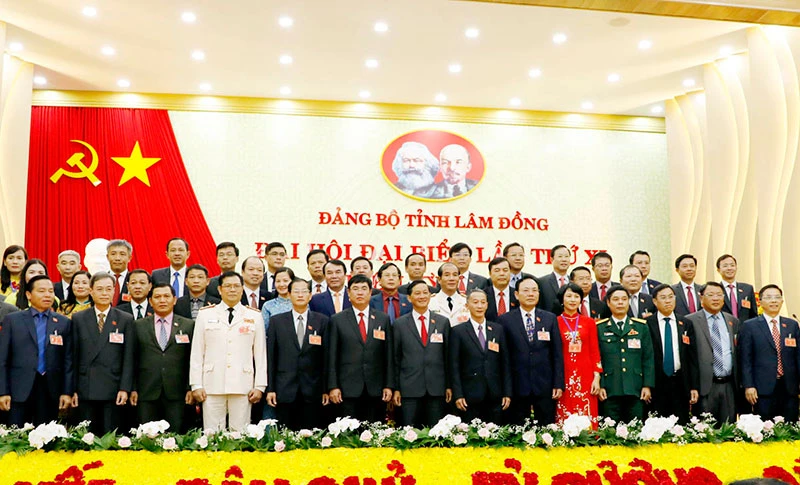 Ban Chấp hành Đảng bộ tỉnh Lâm Đồng khóa 11 ra mắt Đại hội.