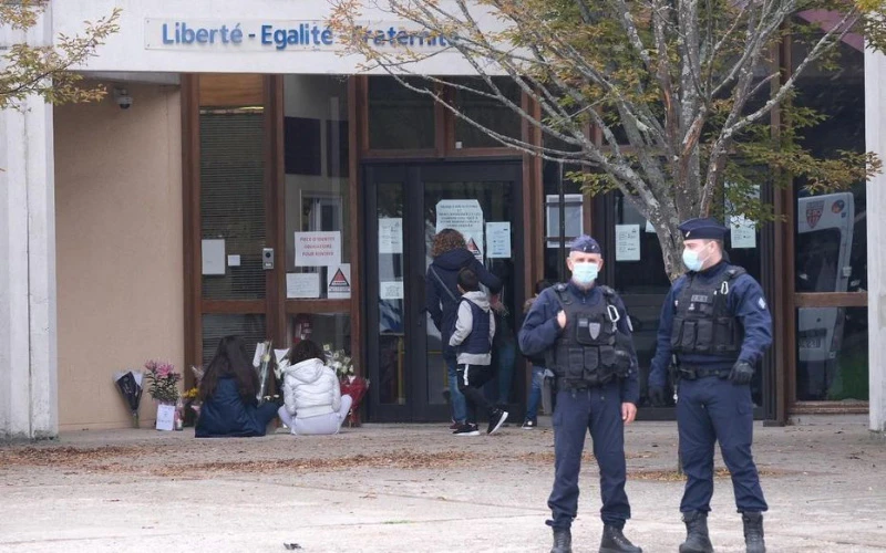 Vụ giết hại giáo viên xảy ra gần Trường trung học Bois-d'Aulne. (Ảnh: Le Parisien)