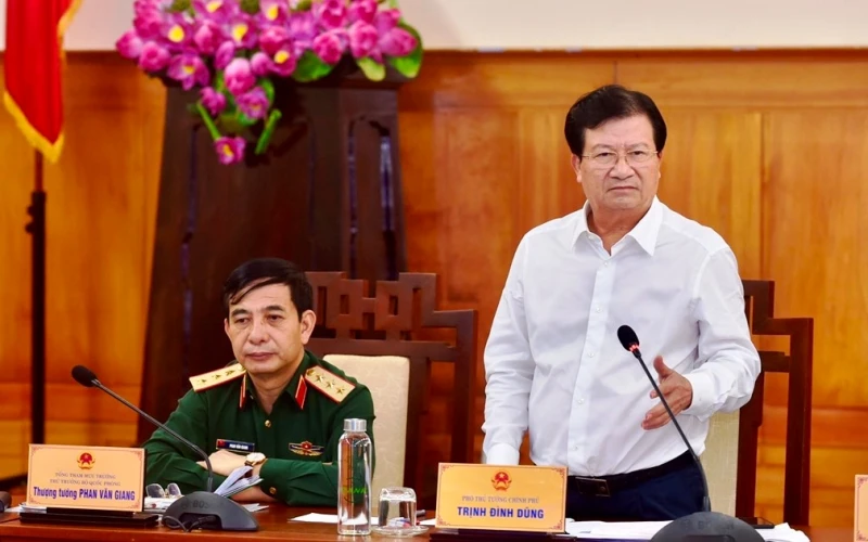 Phó Thủ tướng Trịnh Đình Dũng phát biểu tại buổi làm việc.