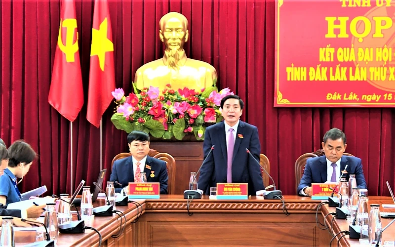 Đồng chí Bùi Văn Cường, Ủy viên Trung ương Đảng, Bí thư Tỉnh ủy Đắk Lắk phát biểu tại buổi họp báo.