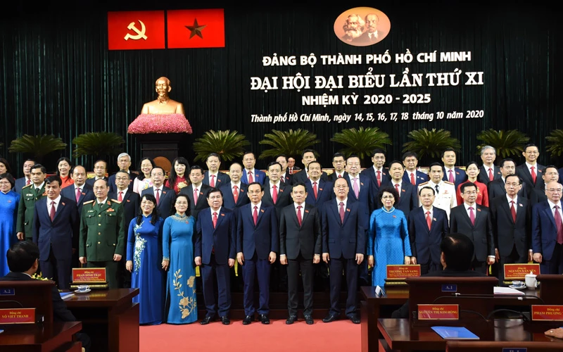 Ban Chấp hành Đảng bộ TP Hồ Chí Minh khóa 11 ra mắt đại hội.