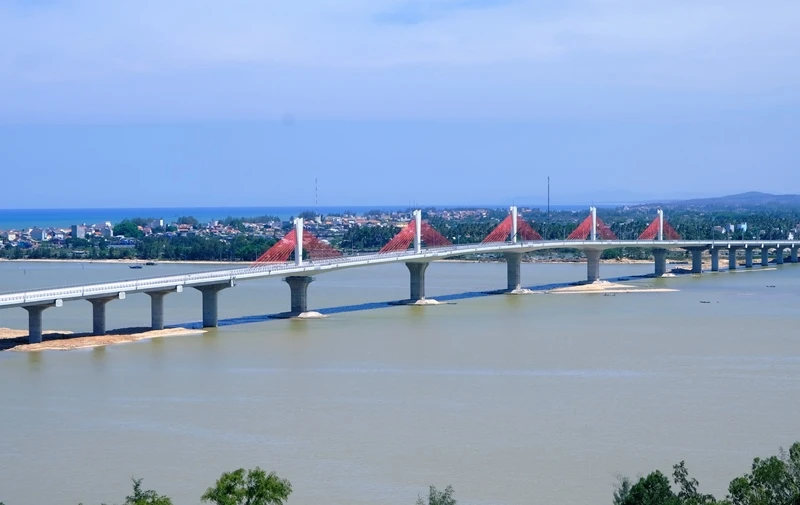 Cầu Cổ Lũy, cây cầu hiện đại bậc nhất của tỉnh Quảng Ngãi.