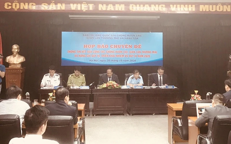 Đồng chí Đàm Thanh Thế, CVP Thường trực BCĐ 389 chủ trì họp báo.