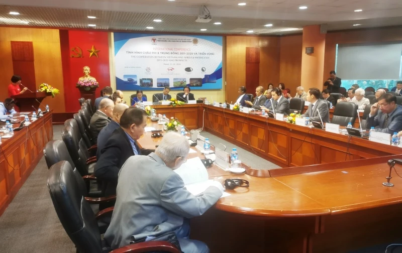 Các nhà khoa học Việt Nam và quốc tế tại hội thảo.