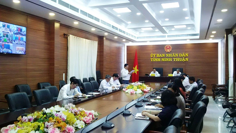 Quang cảnh điểm cầu chính của hội nghị sơ kết tại trụ sở UBND tỉnh Ninh Thuận.