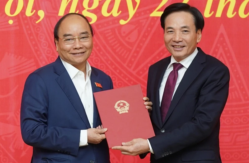 Thủ tướng Nguyễn Xuân Phúc trao quyết định bổ nhiệm Phó Chủ nhiệm Văn phòng Chính phủ