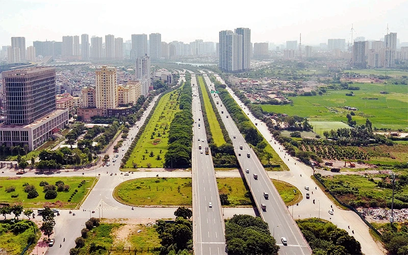 Trong nhiệm kỳ 2015 - 2020, thành phố Hà Nội đã đầu tư hạ tầng giao thông kết nối trung tâm với các khu đô thị vệ tinh. Ảnh: ÐĂNG ANH