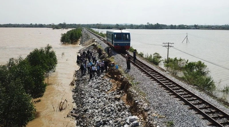 Ngành đường sắt thiệt hại hàng chục tỷ đồng do mưa lũ