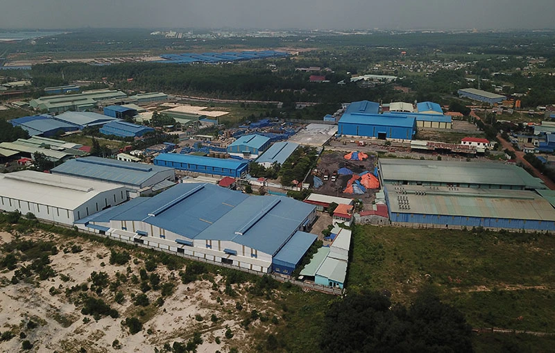 Nhiều nhà xưởng quy mô lớn được xây dựng trái phép tại khu vực quy hoạch Cụm công nghiệp Phước Tân.