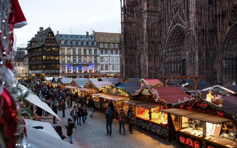 Chợ Noel ở Strasbourg (Pháp), nổi tiếng và lớn nhất châu Âu, đã bị hủy do dịch Covid-19. (Ảnh: Le Parisien)