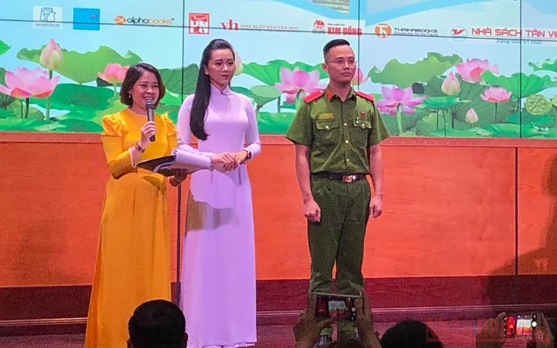 Hai thí sinh đoạt giải Đại sứ Văn hóa đọc năm 2020.