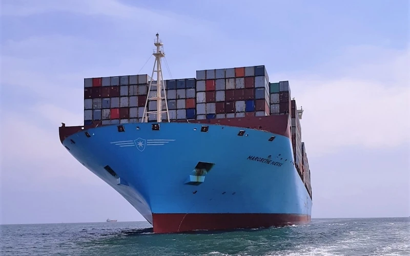 "Siêu tàu” Margrethe Maersk vượt qua phao số 0, chính thức vào luồng Vũng Tàu - Thị Vải.