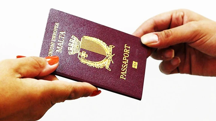 EU sẽ siết chặt việc cấp hộ chiếu trong thời gian tới. Ảnh: AFP