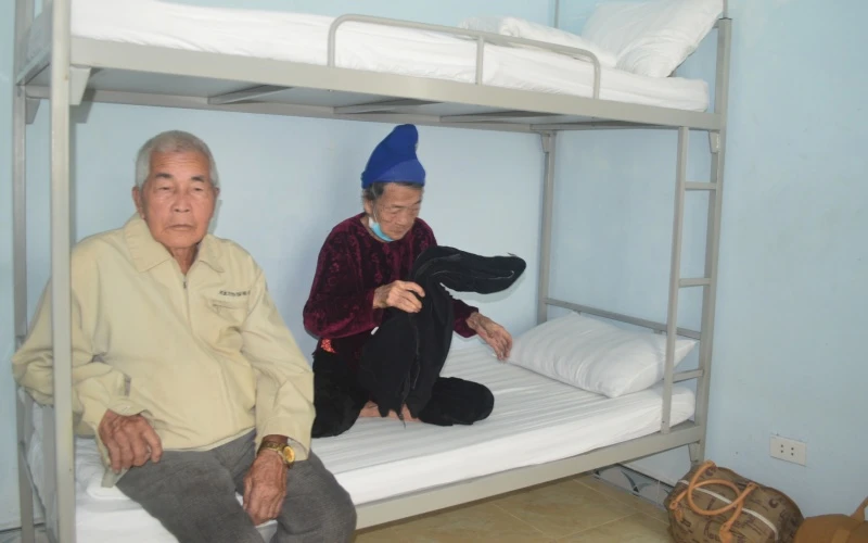 Người già neo đơn, người tàn tật được đưa đến tránh trú tại cư xá của Công ty CP Thép Hòa Phát Dung Quất.