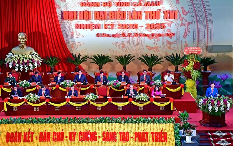 Phiên khai mạc Đại hội đại biểu Đảng bộ tỉnh Cà Mau sáng 27-10.