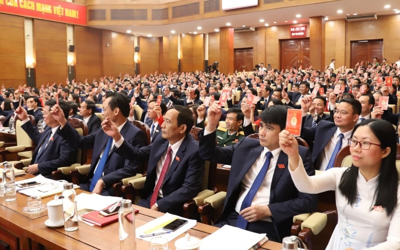 Các đại biểu biểu quyết thông qua Nghị quyết Đại hội nhiệm kỳ 2020-2025.