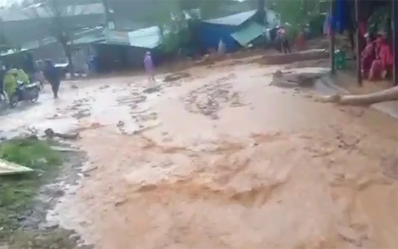 [Video] Một số hình ảnh về sạt lở đất tại huyện Nam Trà My