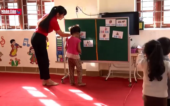 Tăng cường vốn tiếng Việt cho trẻ em dân tộc thiểu số tại Quảng Ninh