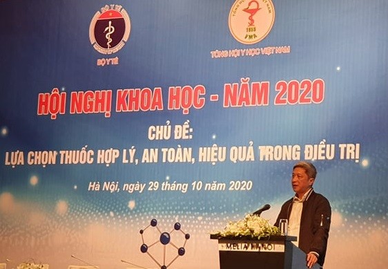 PGS, TS Nguyễn Trường Sơn - Thứ trưởng Y tế phát biểu tại hội thảo.
