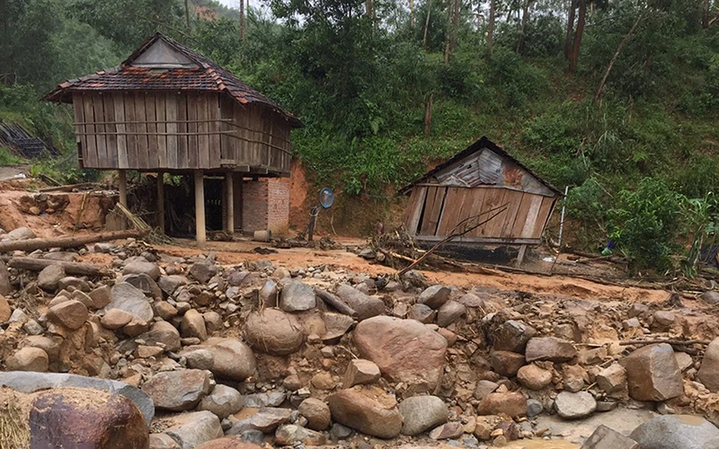 Hiện trạng lũ quét tại khu dân cư Mang Rin, ở thôn Mang He, huyện miền núi Sơn Tây (Quảng Ngãi).