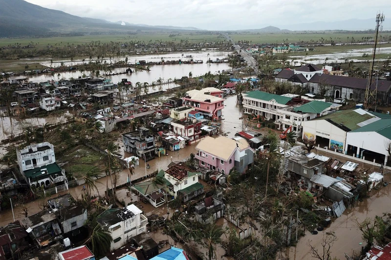 Cảnh hoang tàn tại huyện Malinao thuộc tỉnh Albay, ngày 1-11, sau khi bão Goni tràn vào. (Ảnh: Getty Images)