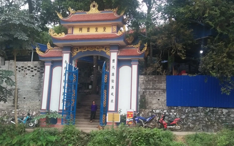 UBND huyện Đồng Hỷ yêu cầu gia đình bà Hoàng Thị Lý (thủ nhang) trả lại đất đền Đá Thiên cho cộng đồng quản lý. 