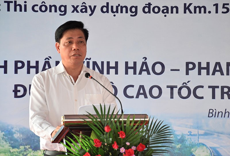 Thứ trưởng GTVT Nguyễn Ngọc Đông phát biểu và phát lệnh triển khai thi công.