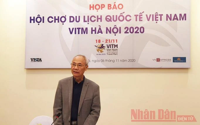 Phó Chủ tịch Thường trực Hiệp hội Du lịch Việt Nam Vũ Thế Bình phát biểu tại họp báo. 