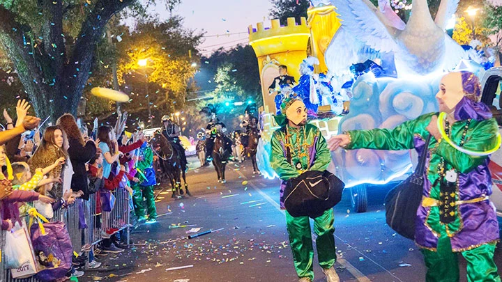 Lễ hội Mardi Gras ở Mobile. Ảnh: MYSHOTZ