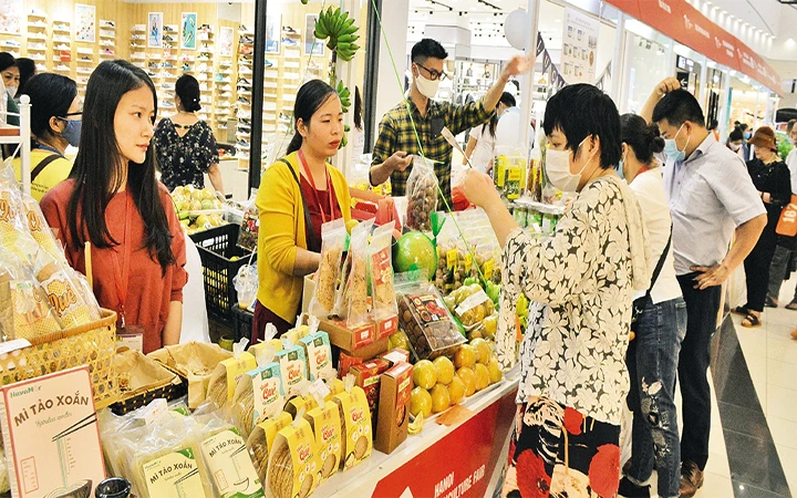 Giới thiệu nông sản an toàn tại Trung  tâm thương mại Aeon Long Biên.