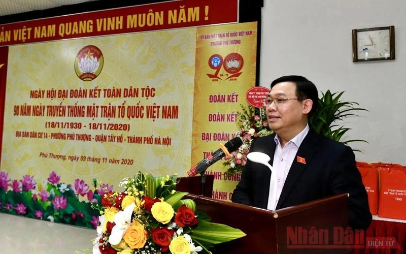 Đồng chí Vương Đình Huệ, Uỷ viên Bộ Chính trị, Bí thư Thành uỷ phát biểu tại ngày hội.